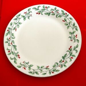 10" Plate Totally Today Holly Leaf Christmas Holiday